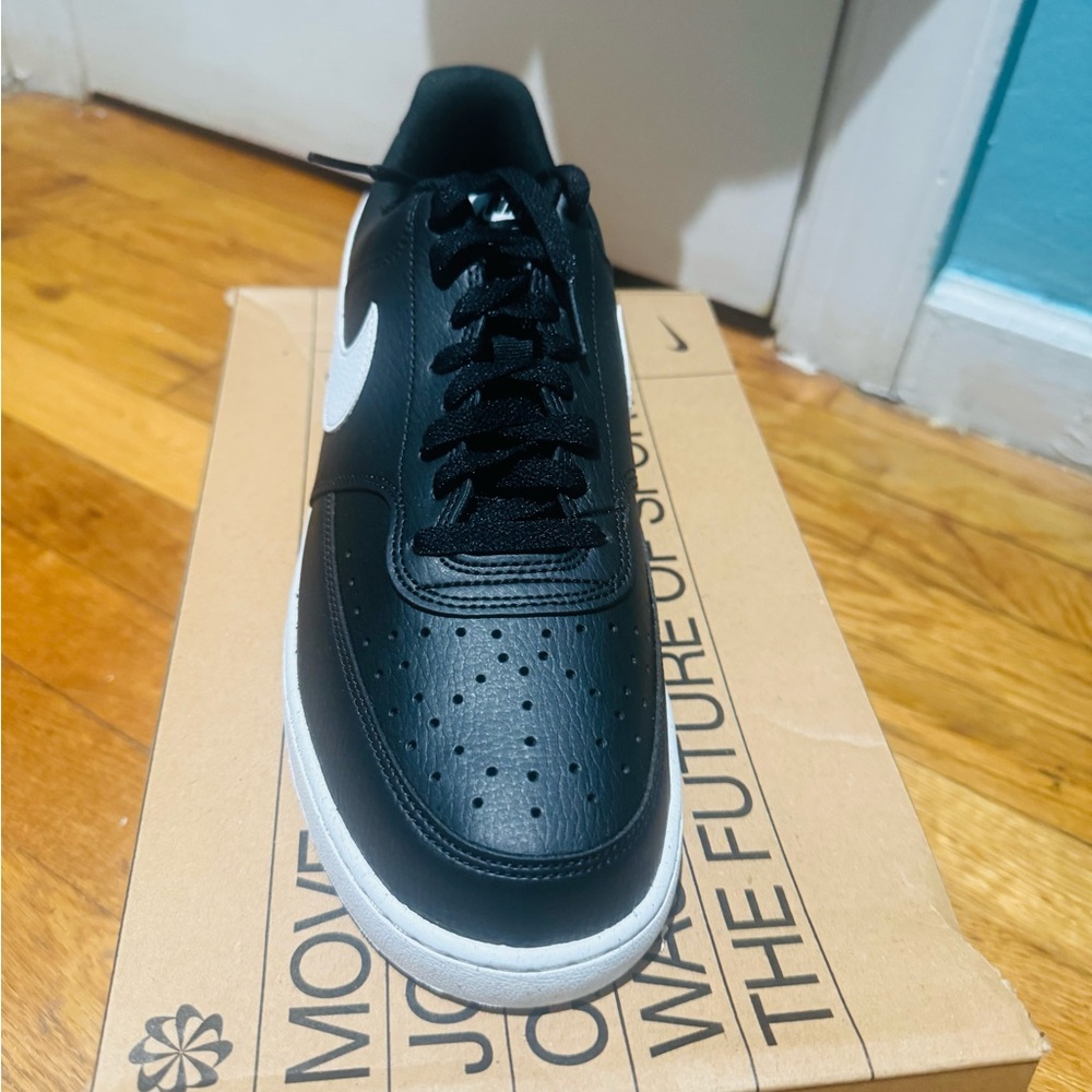 Nike Men's Black and White Sneakers - Picture 2 of 3